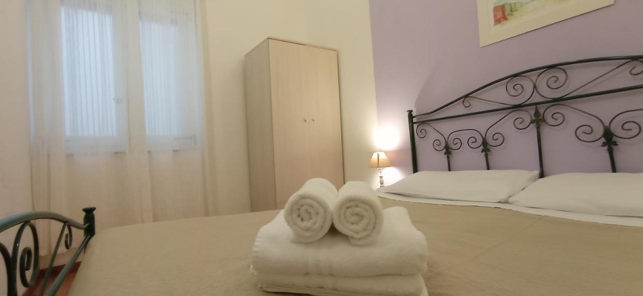 Onlyrooms Iii - Piazza Jenne Pensión Cagliari