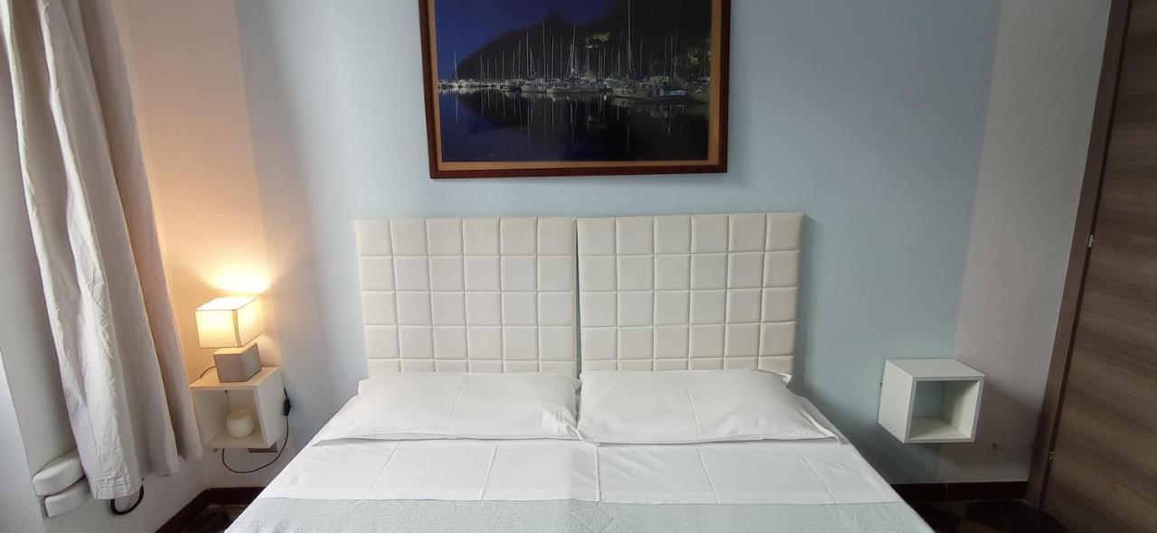 Onlyrooms Iii - Piazza Jenne Pensión Cagliari